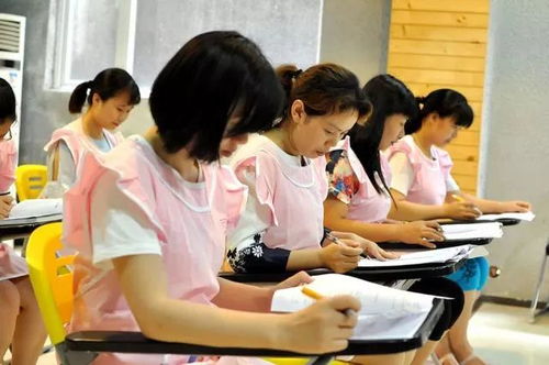 完勝 小白領 的 摸奶 職業(yè) 催乳師